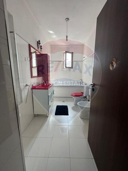 Casa / Vila cu 6 camere de vanzare - 32