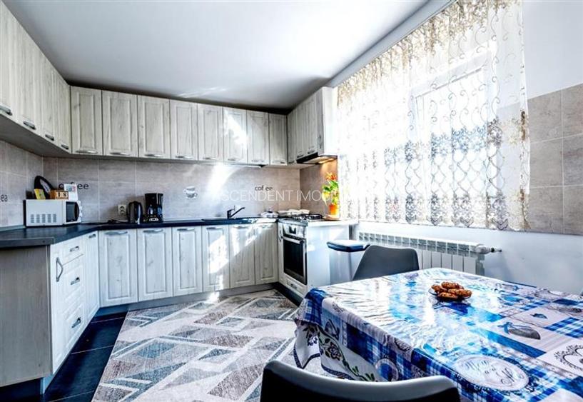 Rezidenta mobilata si echipata, cu lumina naturala, verdeata, vedere munte - 6