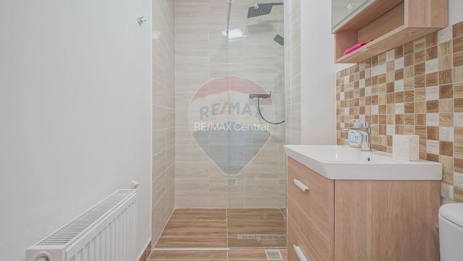 Casă falnică, curte individuală, langă Piața Unirii, în inima Scheilor - 31