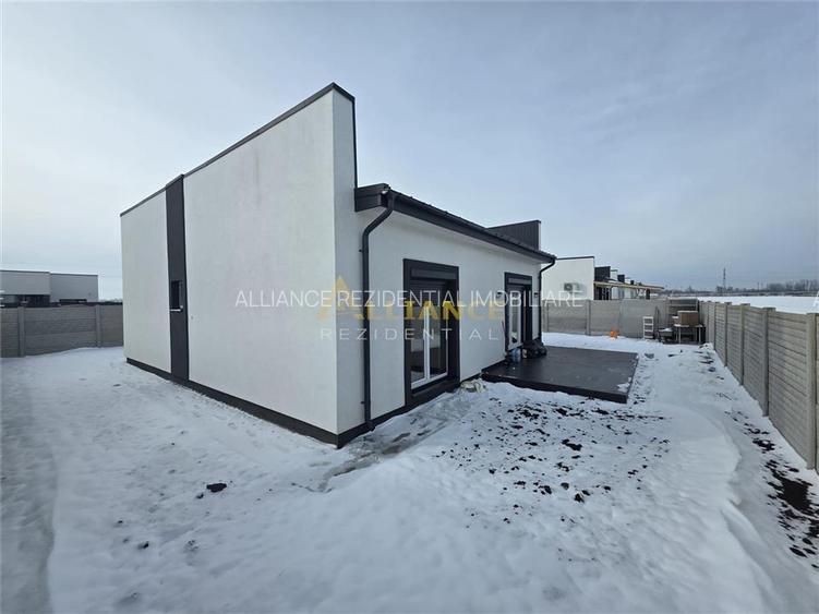 Casa stil mediteranean (zona de intrare in Comuna) - 3