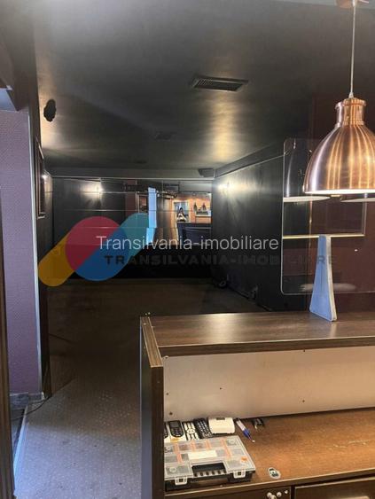 Spatiu comercial 117mp - vitrina stradala, zona cu vad excelent - Centru - 2