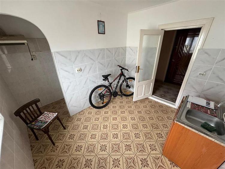 Apartament 3 camere, etaj 1 , 80mp in Campineanca - 2