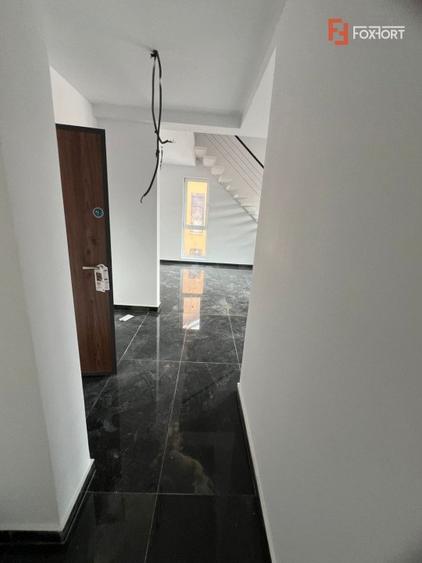 OCAZIE - Penthouse 3 camere pe 2 nivele, in Giroc