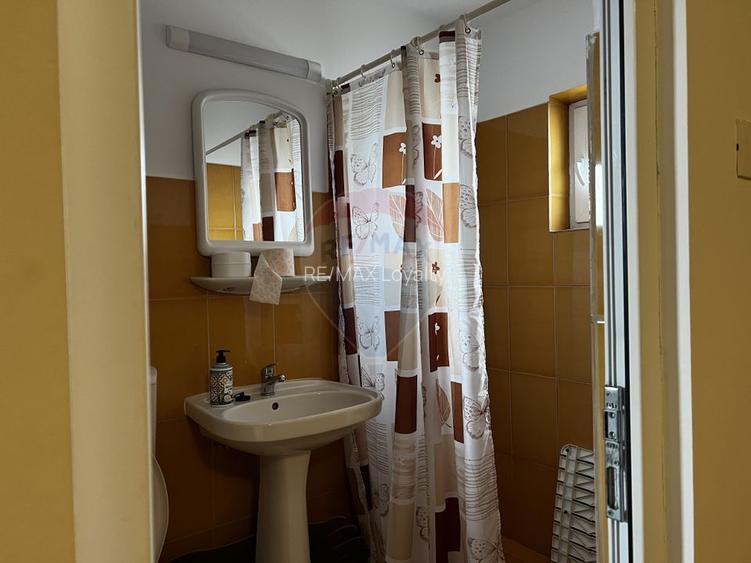 Casa si pensiune la pret atragator in 2 Mai Limanu Constanta - 11
