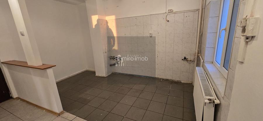 Apartament 3 camere  GIURGIULUI 72 mp DE RENOVAT - 10