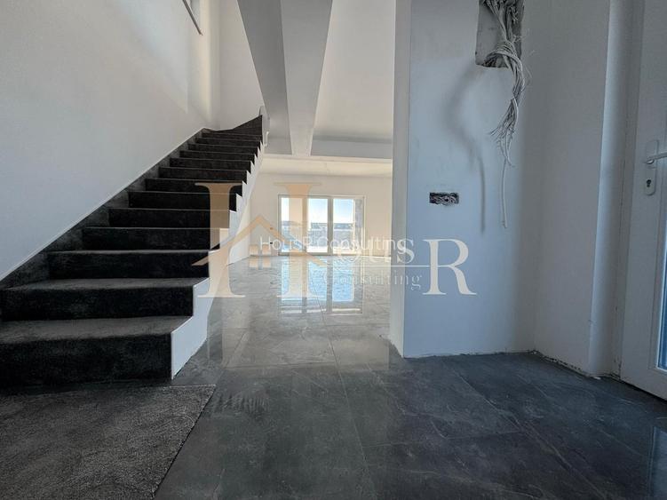 4 camere.Despartit prin camera tehnica.Proiect Deosebit - 8