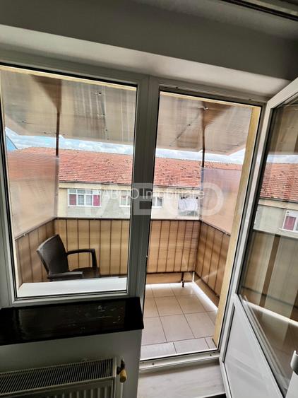 Apartament 3 camere de vanzare decomandat 58 mp zona Vasile Aaron - 12