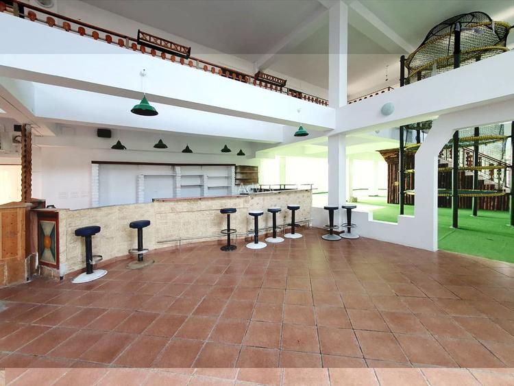 Spațiu comercial de 1.800 mp cu curte de 2.500 mp - 2