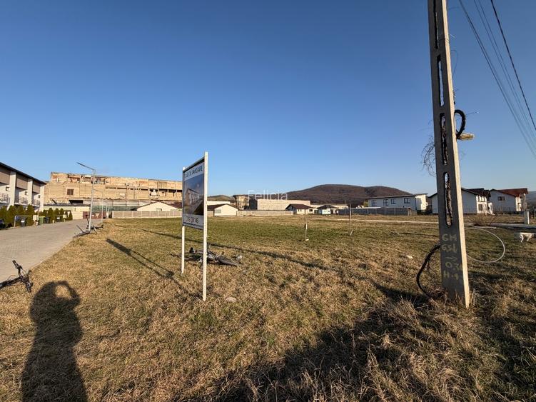 Teren intravilan de vânzare, disponibil și pe parcele - 2