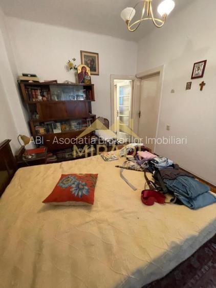 Vanzare apartament in vila 6 CAMERE compus din D P M din D P 1 M - 5