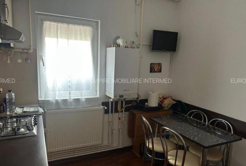 Apartament de vanzare cu 2 camere, zona Poarta 6 - 6