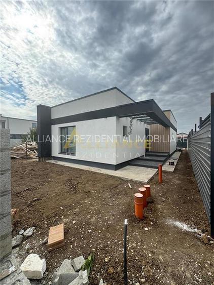 Casa individuala - 3 camere - 2 bai -361 mp teren - 6