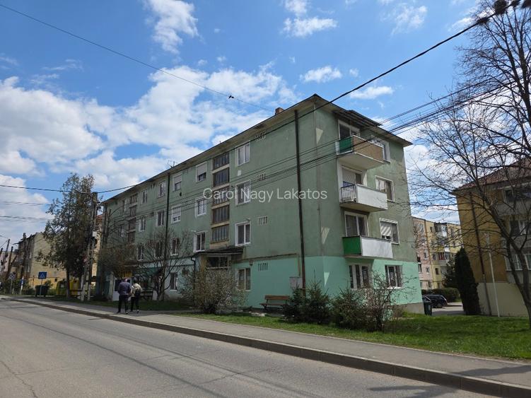 Apartament cu 2 camere , ultracentral , bun pt birouri in orasul Baraolt - 8