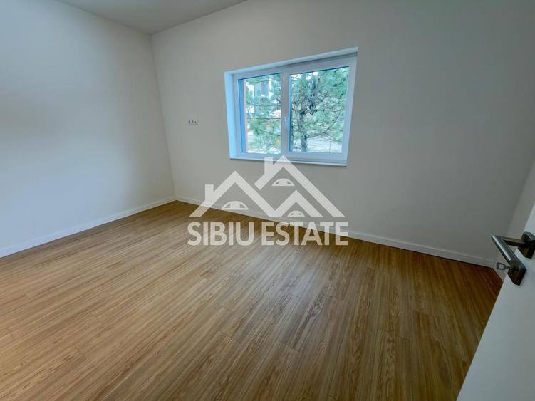 Apartament 2 camere cu balcon de 7.29 mp, aer conditionat