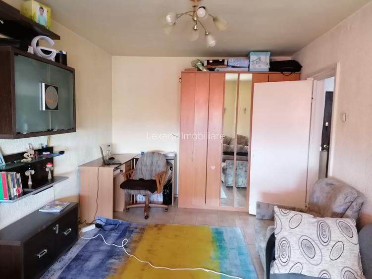 Apartament cu doua camere decomandat,  zona Vlahuta - 2