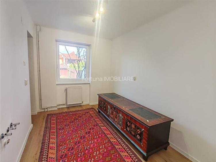 Casa singur in curte - Florilor - 4