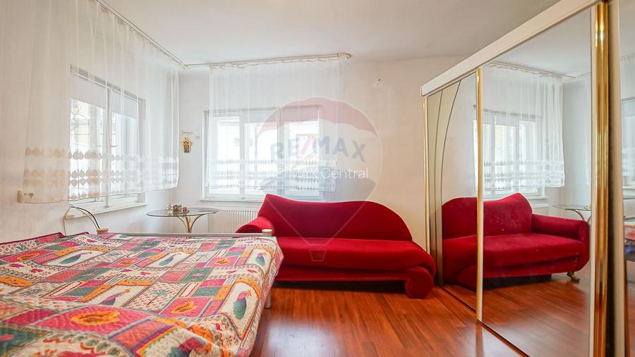 Proprietate cu 2 apartamente și garaj, Schei - 4