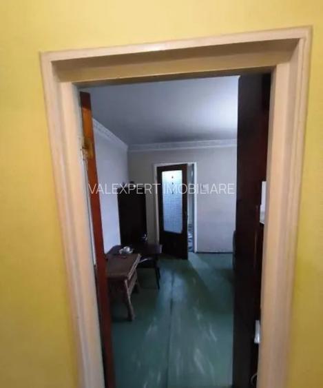 Metrou 1 Decembrie 1918, 3 cam, et. 1/4, bloc reabilitat - 3