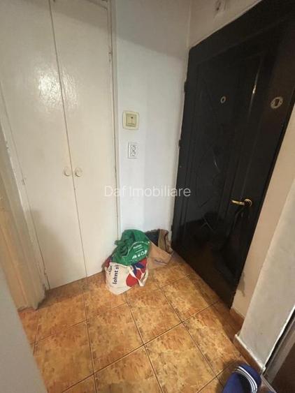 59990 euro - garsoniera Gorjului -bloc 1981-centrala proprie -etaj 1 - 6