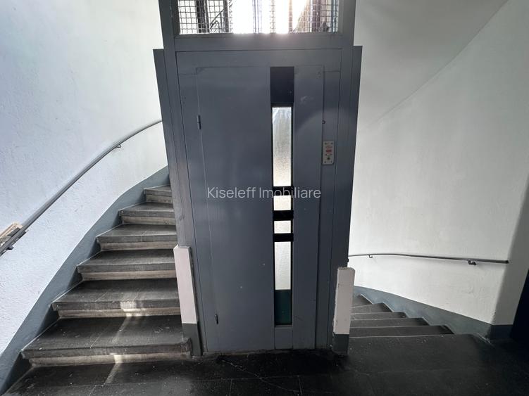 Vedere liberă față și spate.Nu are risc sau urgență seismică.118 mp. - 3