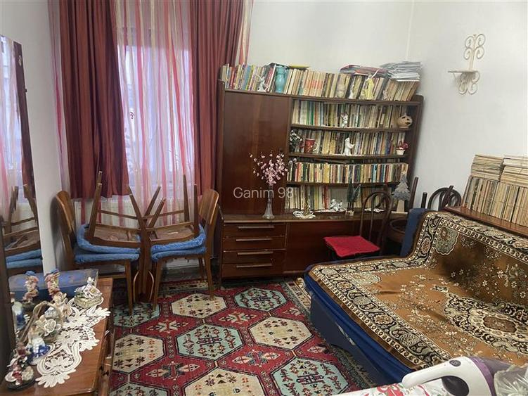 Apartament 3 camere , zona ultracentrala -Primaria Focsani , et 3 8 , decomnadat - 6