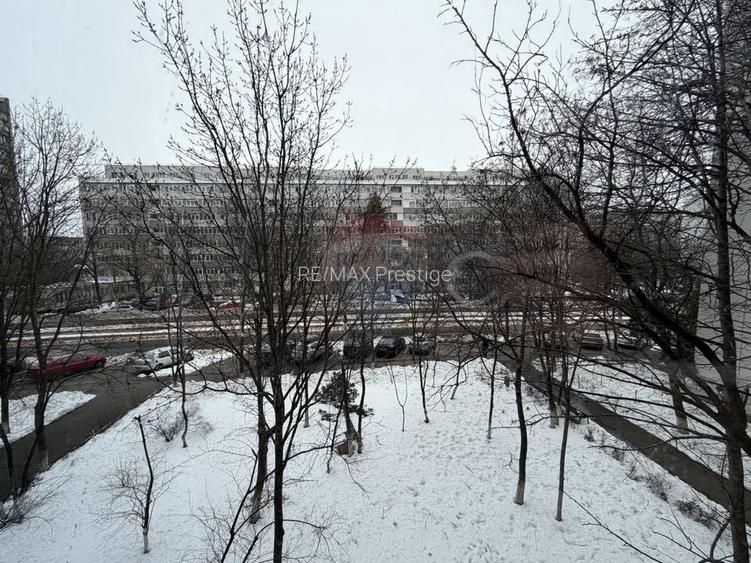 Apartament cu 3 camere de închiriat în zona Giulesti - 14