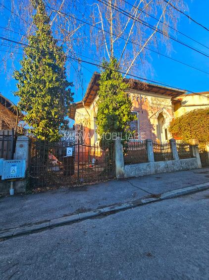 Casă cu arhitectură interbelică, 5 camere, teren 409 mp – Central - 4