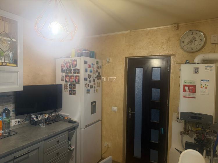 CASA DEOSEBITSA MOBILATA in stil italian ,zona podul VIORELE , teren 280 mp - 5