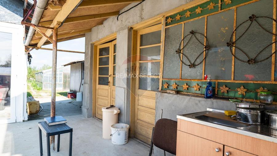 Vanzare vila si spațiu comercial, gradina si garaj-zona Corbii Mari - 12