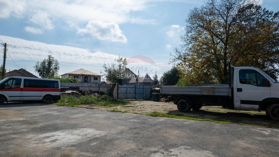 Vânzare imobil cu funcțiune mixtă casa si restaurant - Ungureni - DB - 22