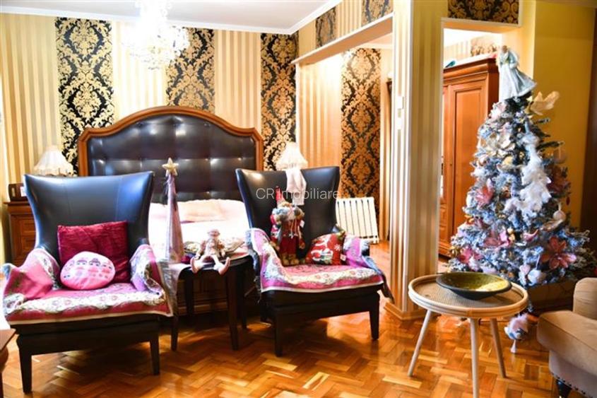 Apartament 4 camere Mosilor vedere pe spate - 3