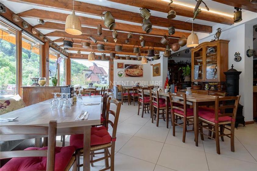 Pensiune cu restaurant, farmec aparte, concept italian, Central, aria Castelul B - 3