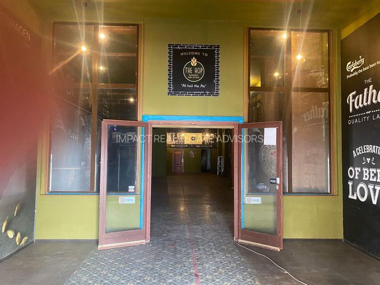 OPORTUNITATE DE INVESTITIE ‖ SPATIU COMERCIAL ‖ CENTRUL VECHI ‖ KM 0 ‖ - 4