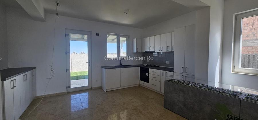 Casa 4 camere, P+1, 99mp | gaz, curent, apa si canal | Acces rapid DR9 - 4