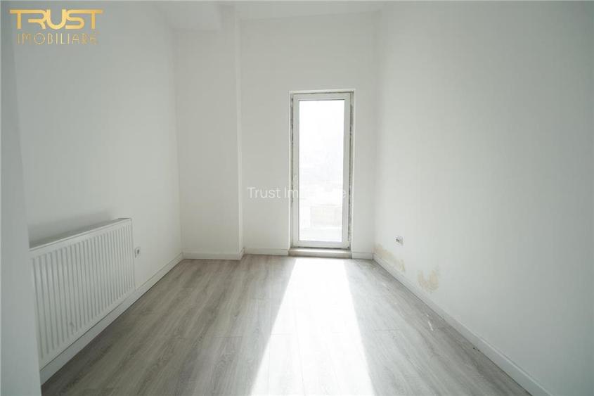 2 camere l Curte interioara l Str.Lombului l Parcare - 2