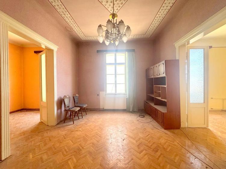 Apartament 3 camere în clădire istorica — Piata Libertatii-comision 0