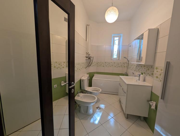 Apartament 2 camere decomandate, spatios, renovat recent + boxa 15 mp