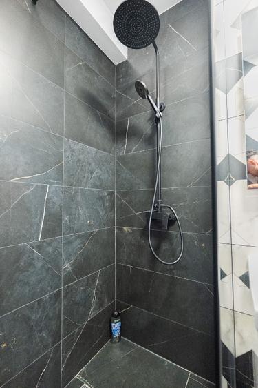 Apartament penthouse-style 4 camere | Terasă închisă + balcoane | Parcare & boxă