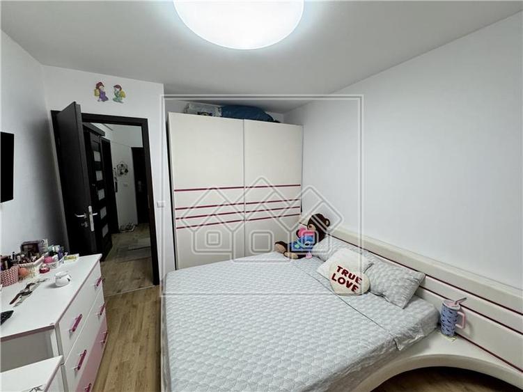 Apartament cu 3 camere, mobilat si utilat, zona linistita