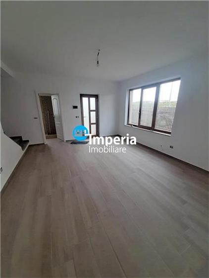 Duplex 5 cam si 2 bai, 300 teren, Beci, Lunca Cetatuii, Centura