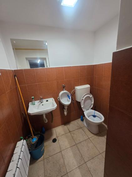 Vand spatiu comercial zona Licee