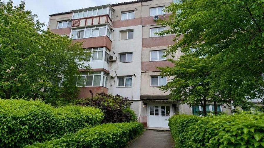 Zona Semicentrala - Apartament 2 camere - 54mp - Parter, Targoviste