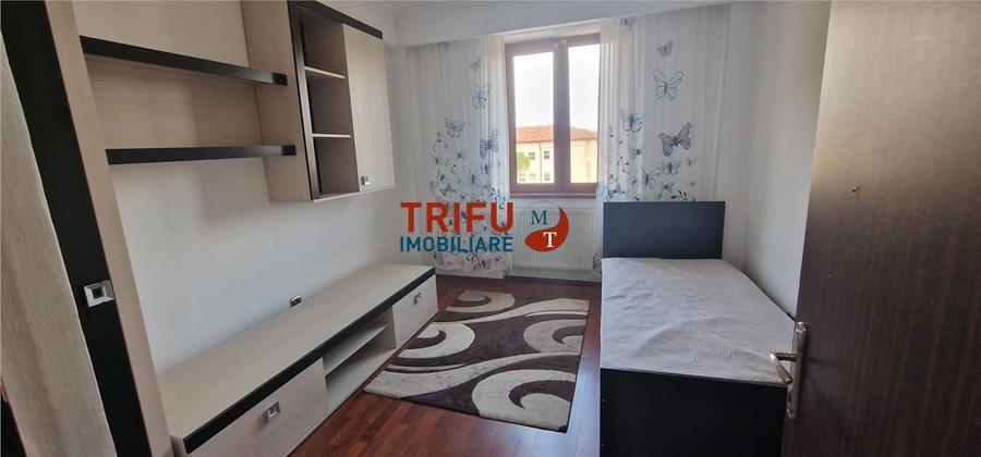 Apartament 3 camere de inchiriat zona Centru