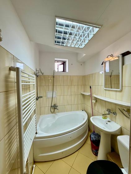Apartament 3 camere-etaj 2-zona Ultracentrala