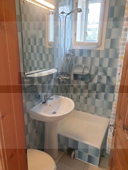 Apartament de 4 camere la casa, 120mp utili, parcare, zona UMF