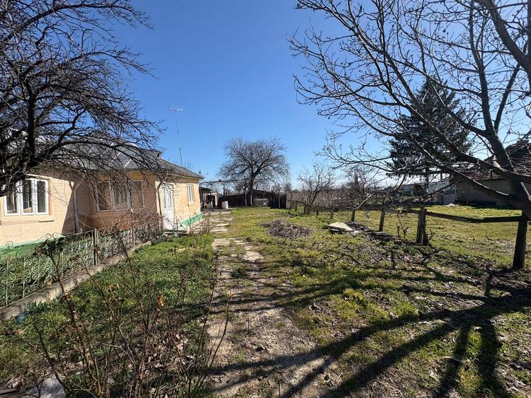 Casa - teren 2200 mp - Urechesti - De Vanzare