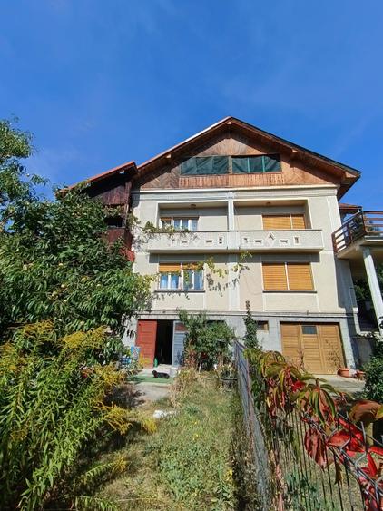 Casă tip duplex de vânzare, 181 mp, zona Săsar