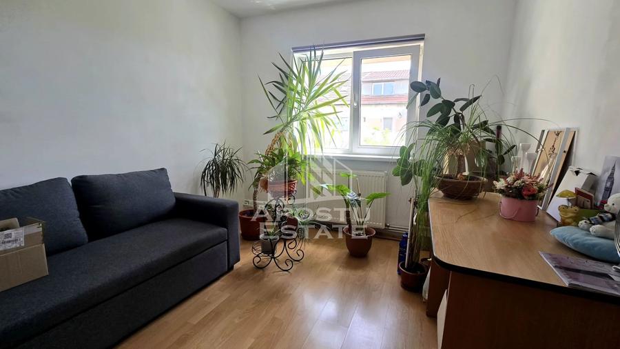 Apartament de vanzare cu 3 camere, decomandat,centrala proprie,Lipovei