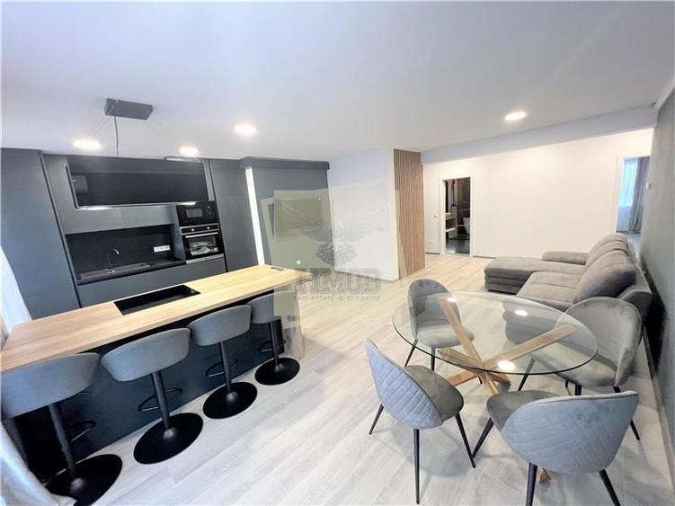Pethouse de lux 4 camere 2 bai 2 terase si parcare in zona Centrala