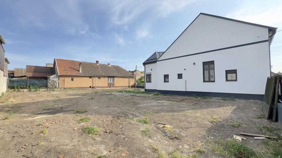 Inchiriere Casă 3 camere 154 mp, Teren 630 mp - Str. T. Vladimirescu - Carei